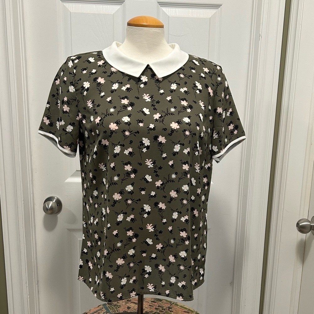 Cleo size medium petite blouse, olive green with pink and white flowers..